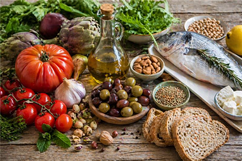 Dieta mediterranea 2026: cos’è, alimenti e benefici per la salute